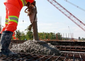 Obras públicas paralisadas diminuem em MG