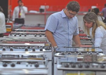 Vendas do varejo voltam a cair