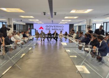 Nova Diretoria da AMM entrega demandas dos municípios em reunião com governador