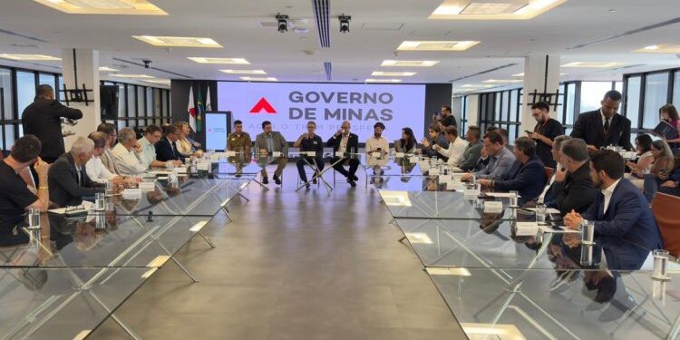 Nova Diretoria da AMM entrega demandas dos municípios em reunião com governador