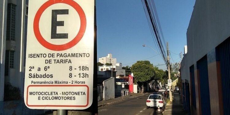 Zona azul de Uberlândia movimenta R$ 400 mil