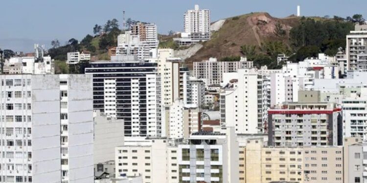 Justiça suspende aumento do IPTU