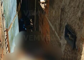 Jovem é assassinado a tiros ao abrir portão em Governador Valadares