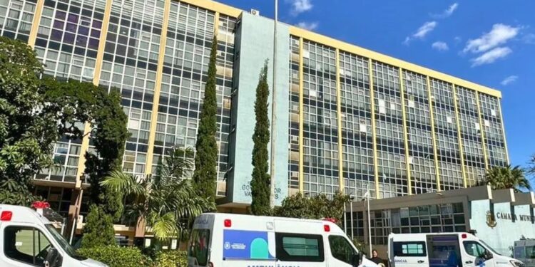 Valadares recebe cinco novas ambulâncias