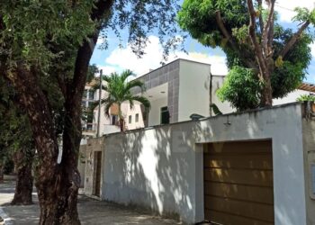 Incêndio atinge cômodo de uma casa na Ilha dos Araújos em Valadares