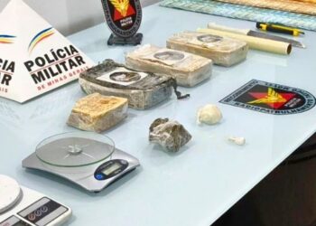 Mulher é presa em flagrante ao entregar drogas em Valadares