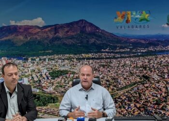 Prefeito de Valadares esclarece concessão para coleta de resíduos sólidos em coletiva de imprensa