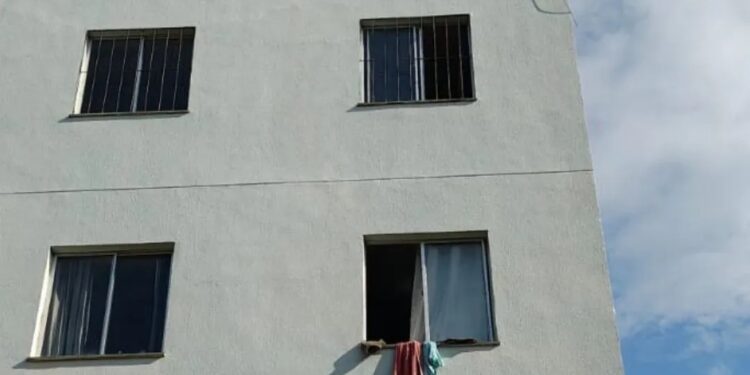 Fogo em apartamento mobiliza Corpo de Bombeiros em Valadares