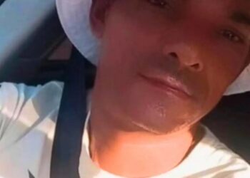 Bandidos invadem casa, arrancam homem da cama e o matam na frente da filha, em Valadares