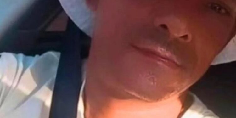 Bandidos invadem casa, arrancam homem da cama e o matam na frente da filha, em Valadares