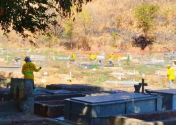 Prefeitura de Valadares realiza limpeza dos cemitérios municipais para o Dia dos Pais