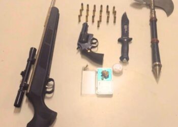 Trio entra numa fria, após PM encontrar arma dentro de geladeira, no Vera Cruz, em Valadares