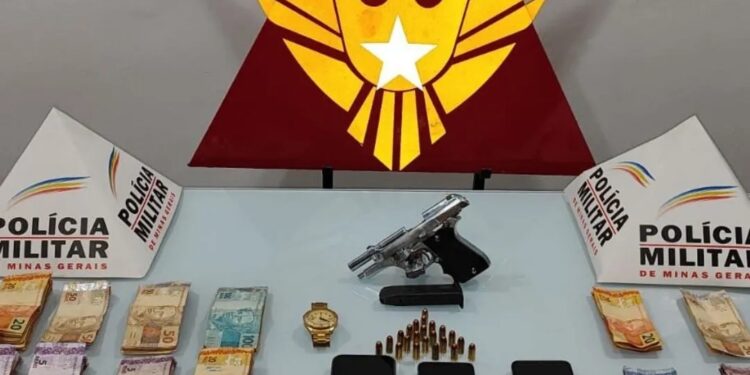 PM recupera veículo roubado, prende suspeitos e apreende drogas, arma e R$ 6.000,00 em Valadares