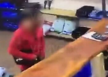 Homem pede água para lojista e furta celular em Valadares