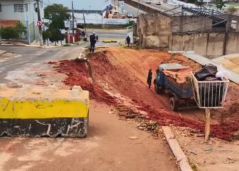 Rua Jequitibá, no Santo Agostinho, e Rua Dois, no Planalto, recebem obras de contenção em Valadares