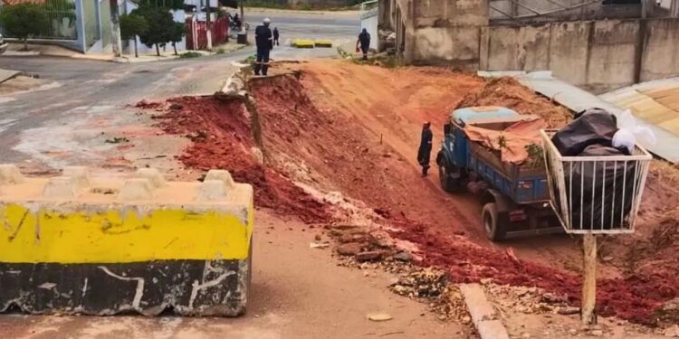 Rua Jequitibá, no Santo Agostinho, e Rua Dois, no Planalto, recebem obras de contenção em Valadares