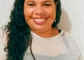 Homem mata ex-companheira a facadas e fere enteada em Ipatinga