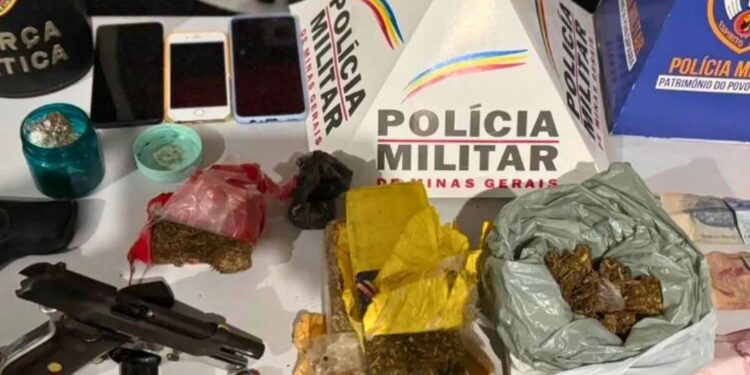 Adolescente de 16 anos é apreendida em operação da PM com drogas e arma, em Mantena MG