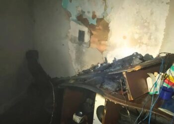 Incêndio em residência no bairro São Paulo em Valadares, é controlado pelos Bombeiros.