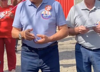 Léo Monteiro realiza caminhada em Governador Valadares em sua campanha para prefeito