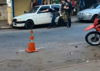 Homem fica ferido após carro ser alvo de tiros em Governador Valadares