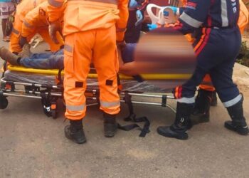 Idosa é atropelada pela própria caminhonete em Valadares; vizinho também fica ferido