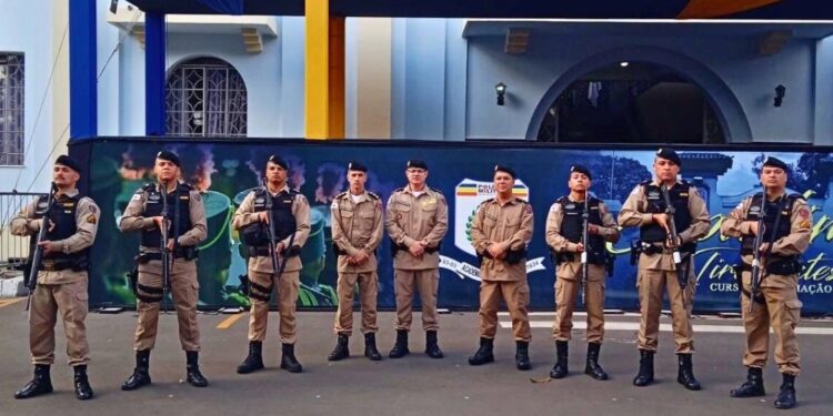 PMMG realiza formatura do curso de instrutor de armamento e tiro 2024