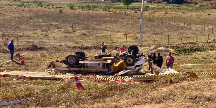 Motorista morre em acidente na BR-116, em Alpercata MG
