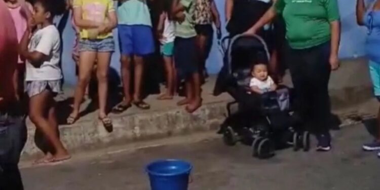 Moradores do Residencial Serra Lima em Valadares, protestam por falta d’água