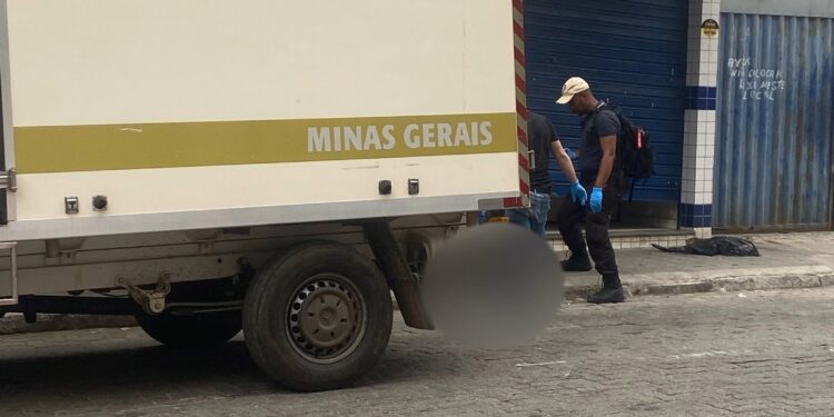 Homem é esfaqueado e morre no centro de Governador Valadares.