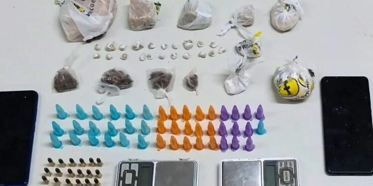 Quatro são detidos em operação da PM no Conjunto Sir, em Valadares