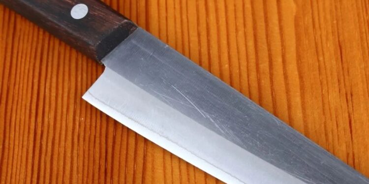 Mulher é detida por ameaçar ex-parceira com faca em Valadares