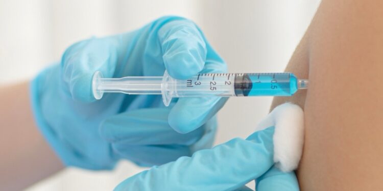 Público-alvo da vacina contra a dengue é ampliado em Governador Valadares