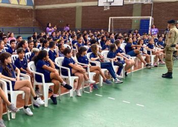 PROERD faz palestra com crianças em Valadares