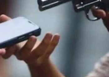 Assalto à mão armada deixa jovem sem celular em Governador Valadares