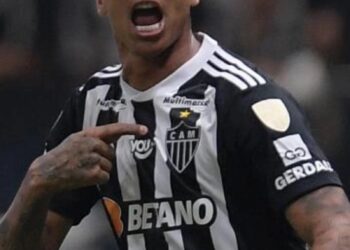 Atlético vence Flu e vai à semi da Libertadores