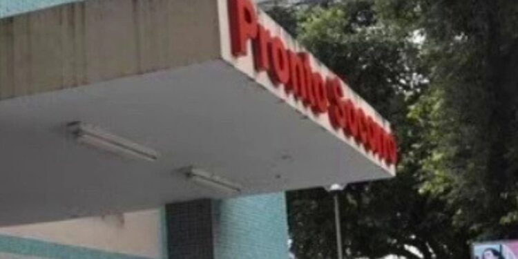 Candidato a vereador invade Hospital Municipal e é retirado pela polícia