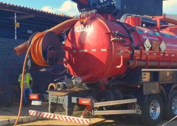 Caminhão hidrovácuo começa a atuar no desentupimento de redes em Valadares