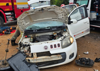 Colisão entre van e carro na BR-381 deixa uma mulher morta em Governador Valadares