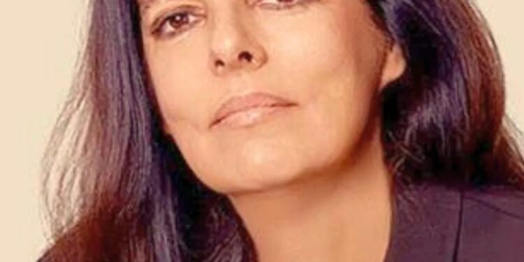 Primeira mulher a ter fortuna maior que 100 bi de dólares tem vida discreta e sem muitos luxos