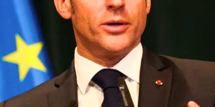 Emmanuel Macron dissolve parlamento e convoca novas eleições na França