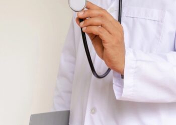 Médico é preso em Valadares por suspeita de violação sexual