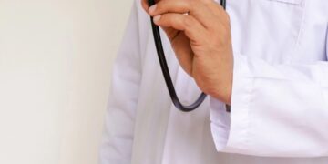 Médico é preso em Valadares por suspeita de violação sexual