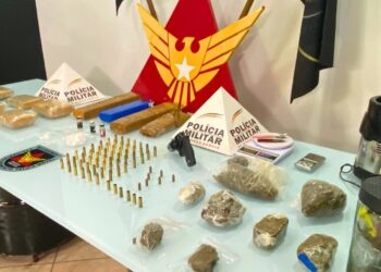 Casal é preso com drogas, arma e munições na Ilha Dos Araújos em Valadares