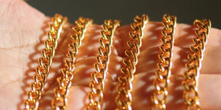 Negociante de ouro é assaltado por falso cliente em casa, em Valadares