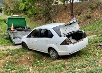 Motorista passa mal e perde o controle de carro na BR-116, em Governador Valadares