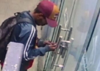 Loja no Centro de Valadares é alvo de criminosos em duas investidas na mesma madrugada