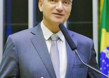 Hercílio Diniz ameaça mandar pra cadeia vereadores e prefeito de Valadares, segundo áudio supostamente enviado pelo deputado.