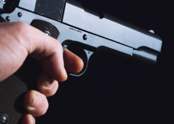 Jovem é baleado no rosto após ser acusado de agredir a avó em Frei Inocêncio MG