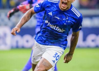 Cruzeiro vence Athletico-PR e se aproxima do G4 do Campeonato Brasileiro